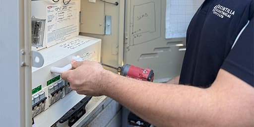 Brisbane emergency electrical service at night